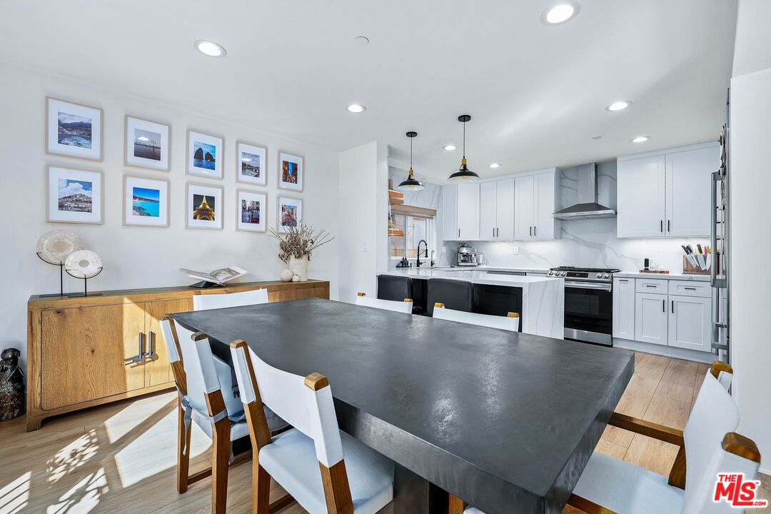 123 S Clark Dr Unit: 104