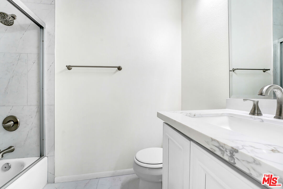 5430 Bellingham Ave Unit: 306