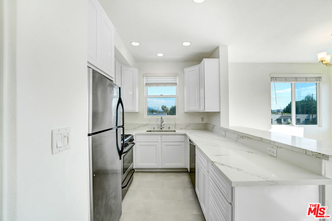 5430 Bellingham Ave Unit: 306