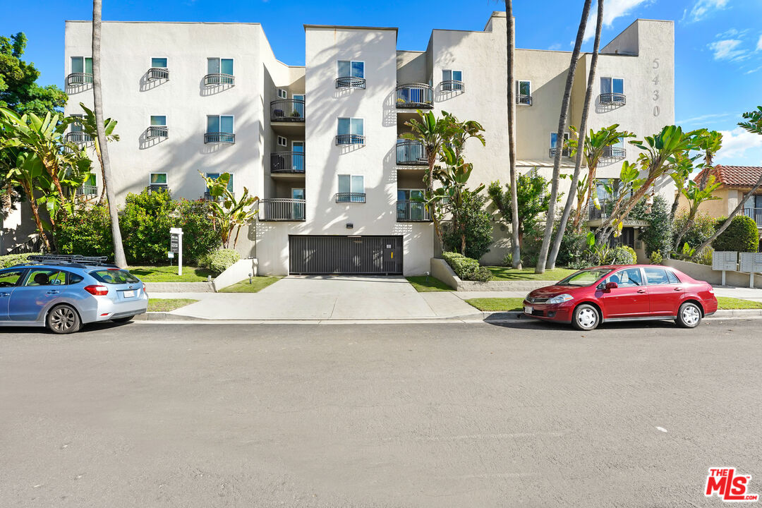 5430 Bellingham Ave Unit: 306