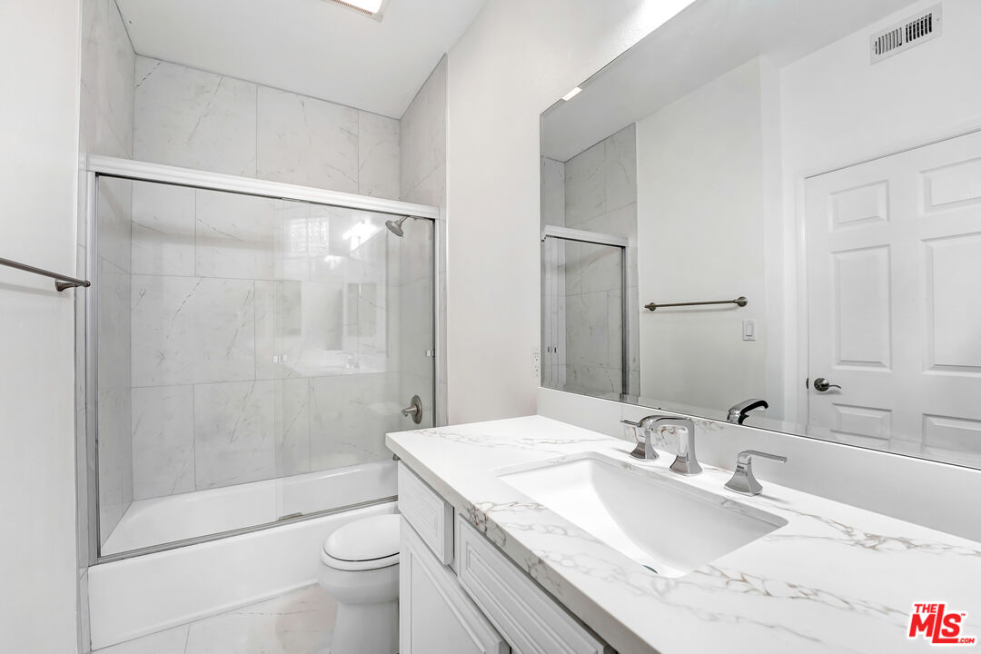 5430 Bellingham Ave Unit: 306