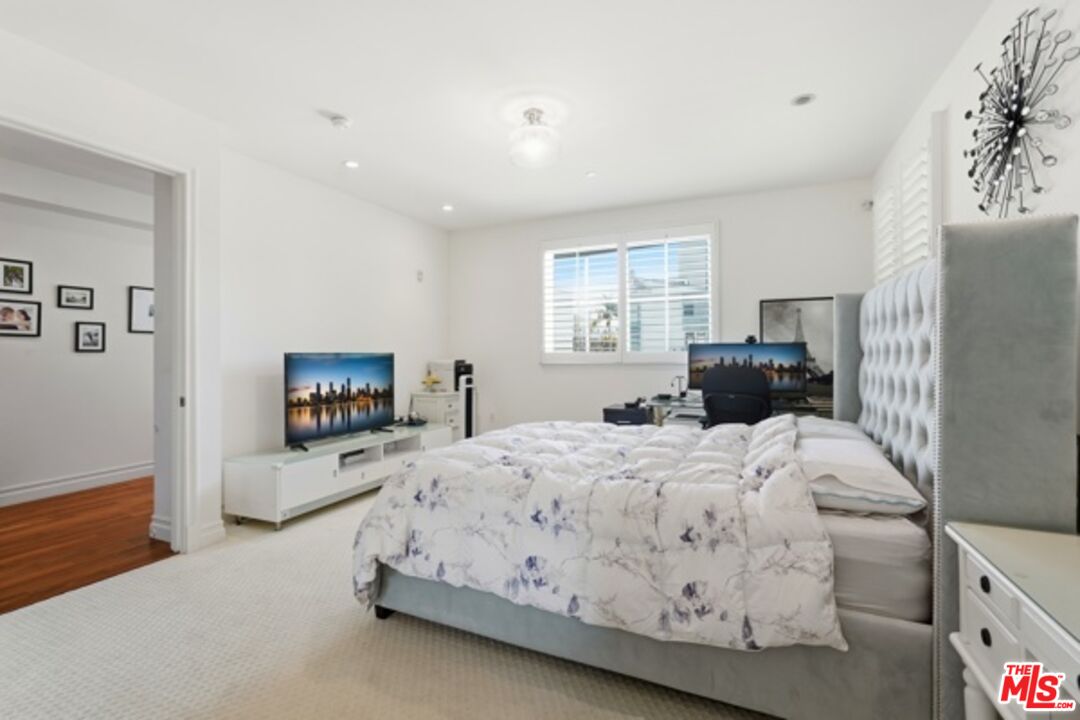 4661 Wilshire Blvd Unit: 204