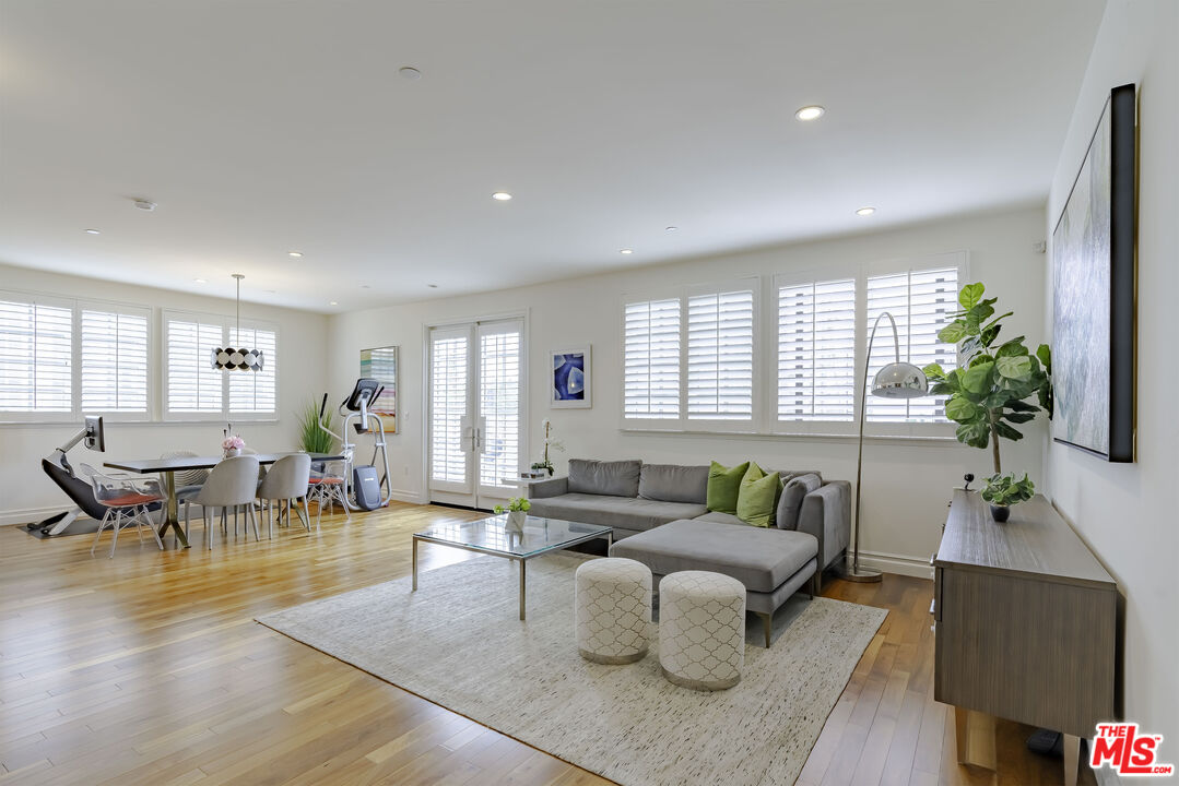 4661 Wilshire Blvd Unit: 204