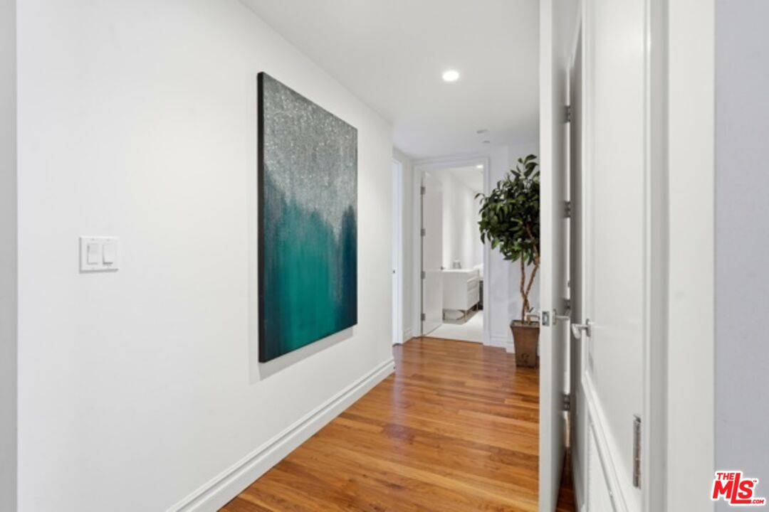 4661 Wilshire Blvd Unit: 204