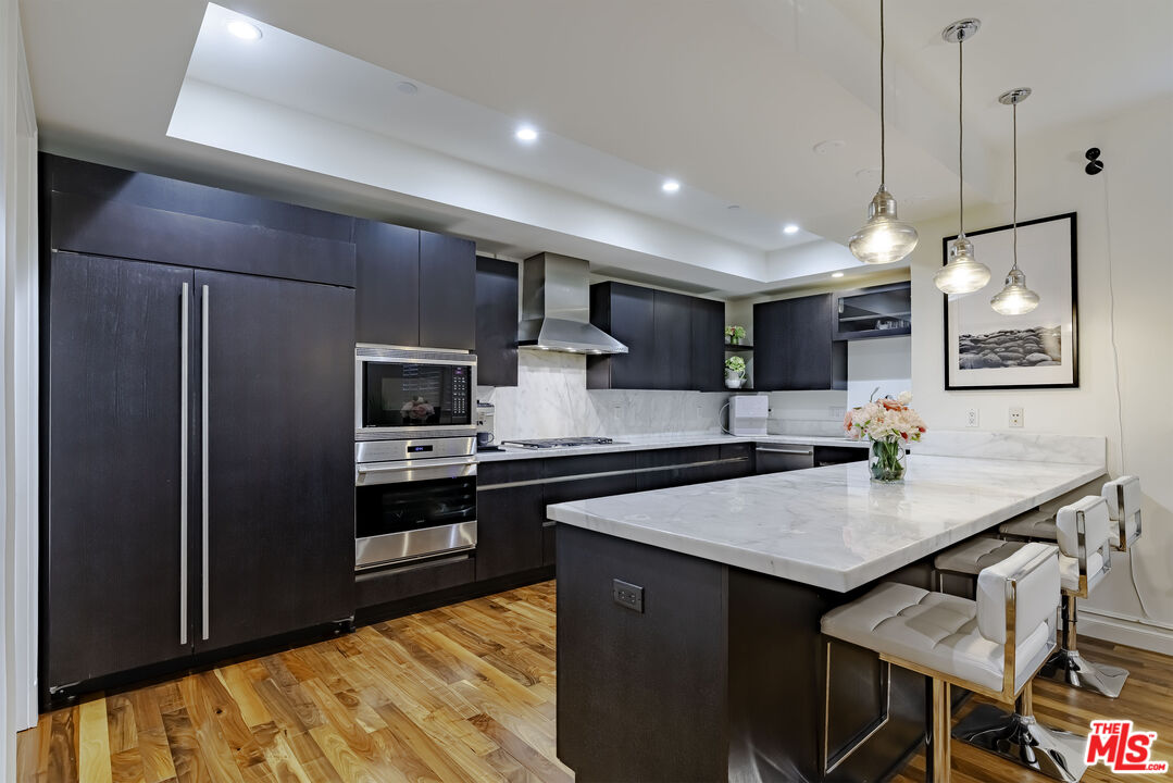 4661 Wilshire Blvd Unit: 204