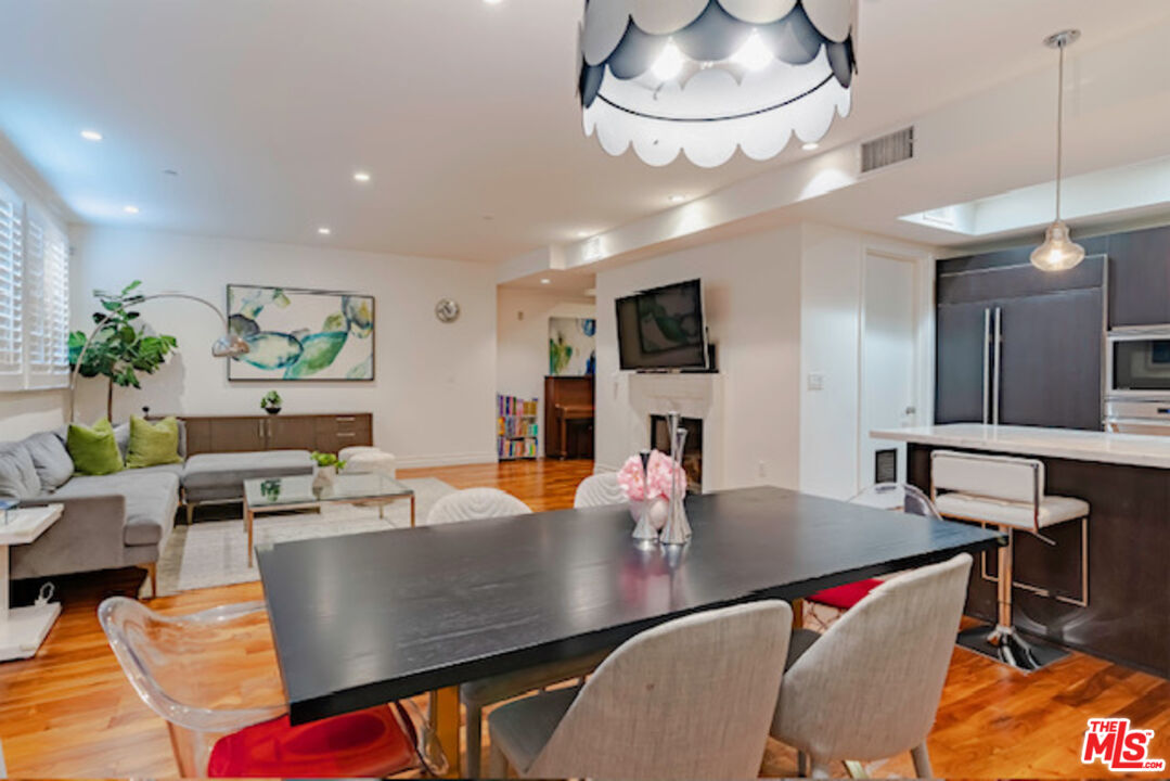 4661 Wilshire Blvd Unit: 204