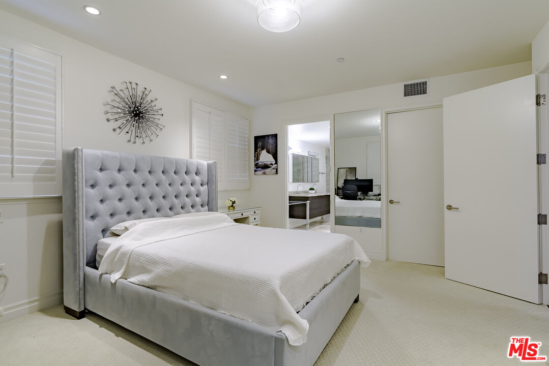 4661 Wilshire Blvd Unit: 204