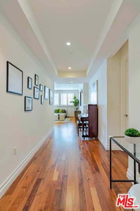 4661 Wilshire Blvd Unit: 204