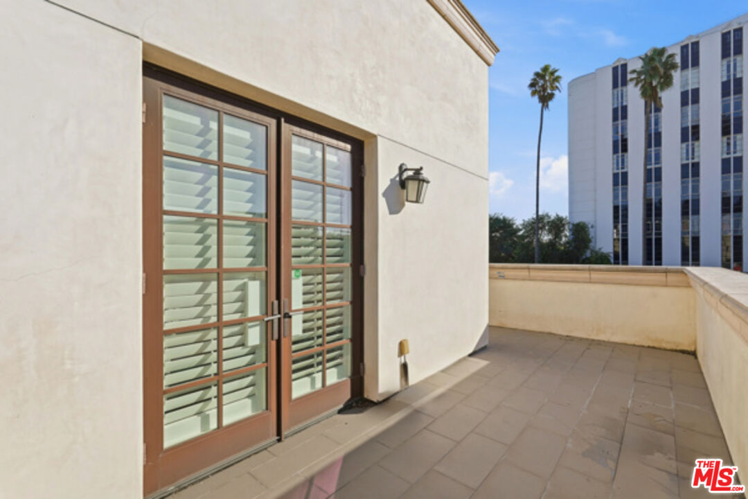 4661 Wilshire Blvd Unit: 204