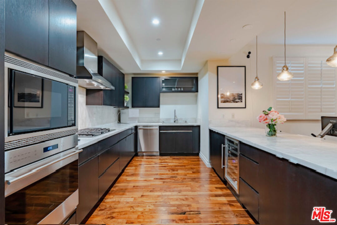 4661 Wilshire Blvd Unit: 204