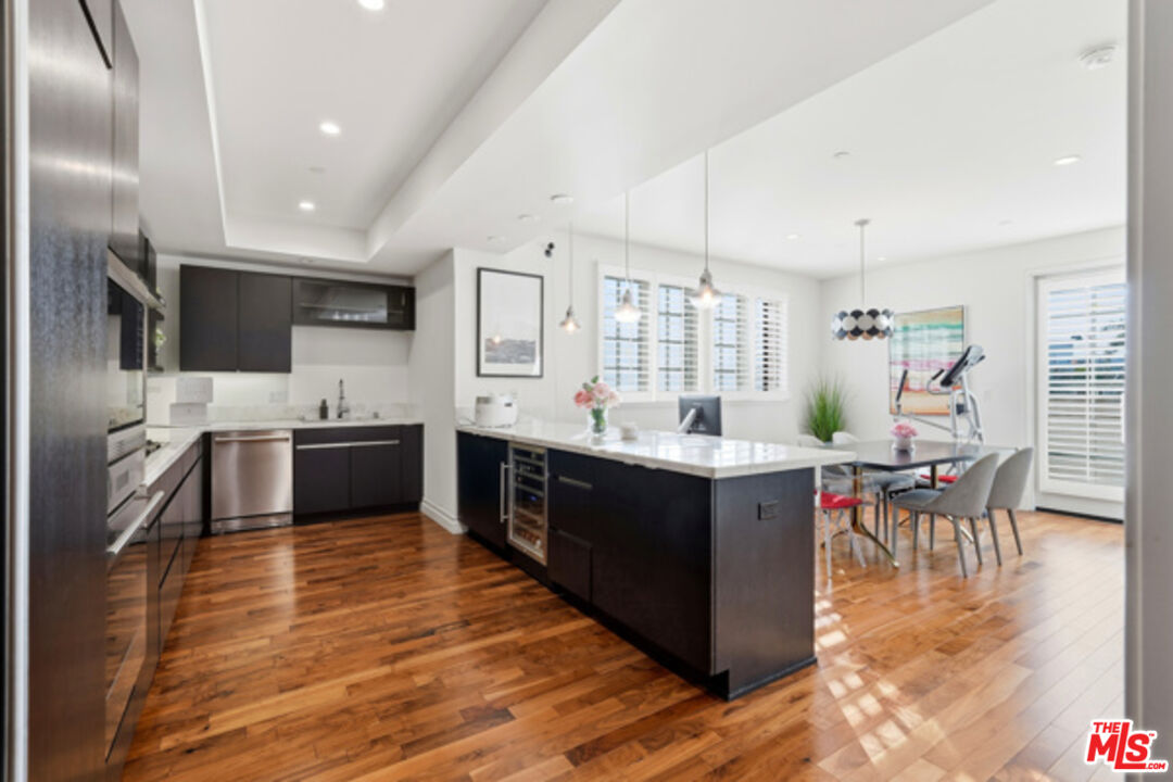 4661 Wilshire Blvd Unit: 204