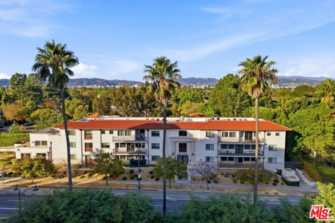 4661 Wilshire Blvd Unit: 204