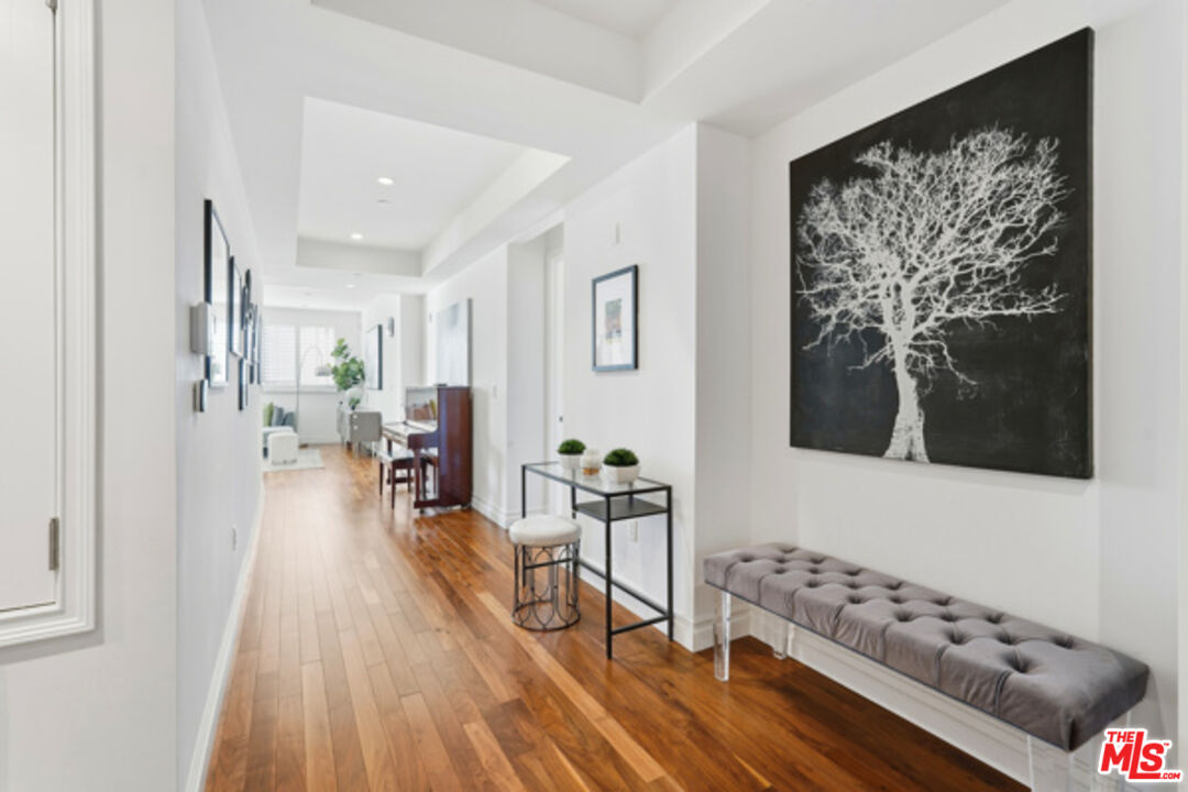 4661 Wilshire Blvd Unit: 204