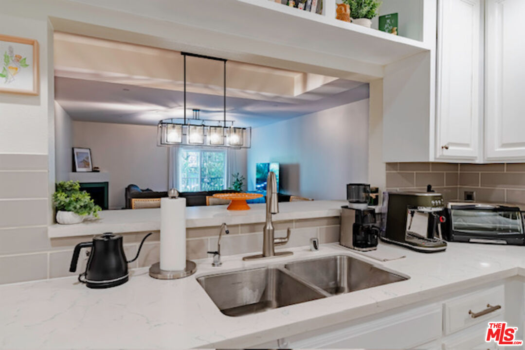 956 S Wilton Pl Unit: 305