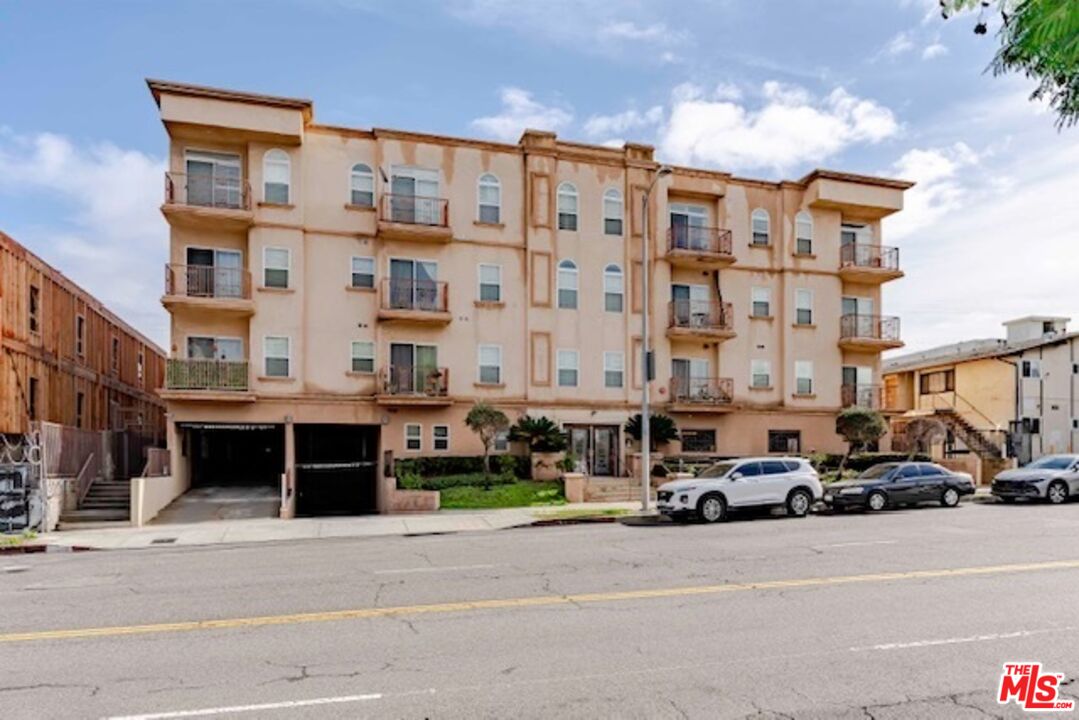 956 S Wilton Pl Unit: 305