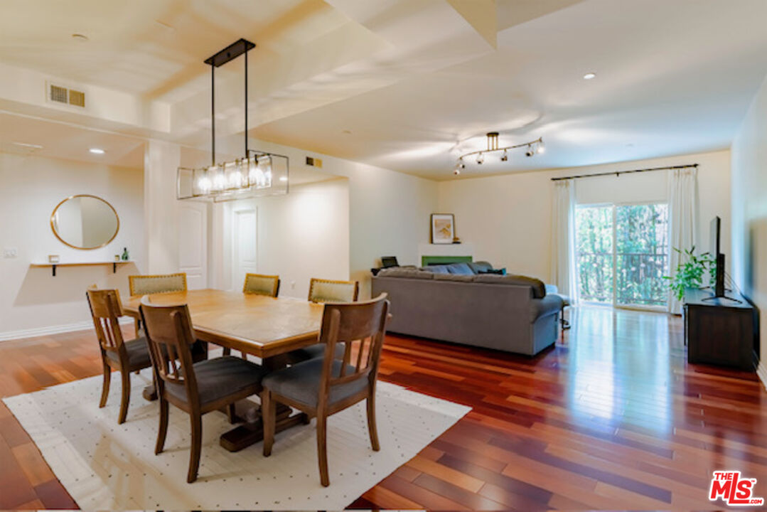 956 S Wilton Pl Unit: 305