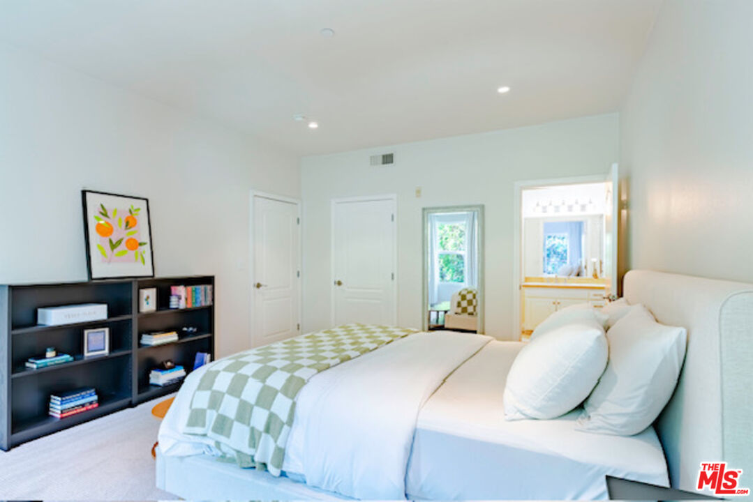 956 S Wilton Pl Unit: 305