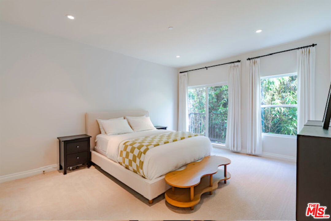 956 S Wilton Pl Unit: 305