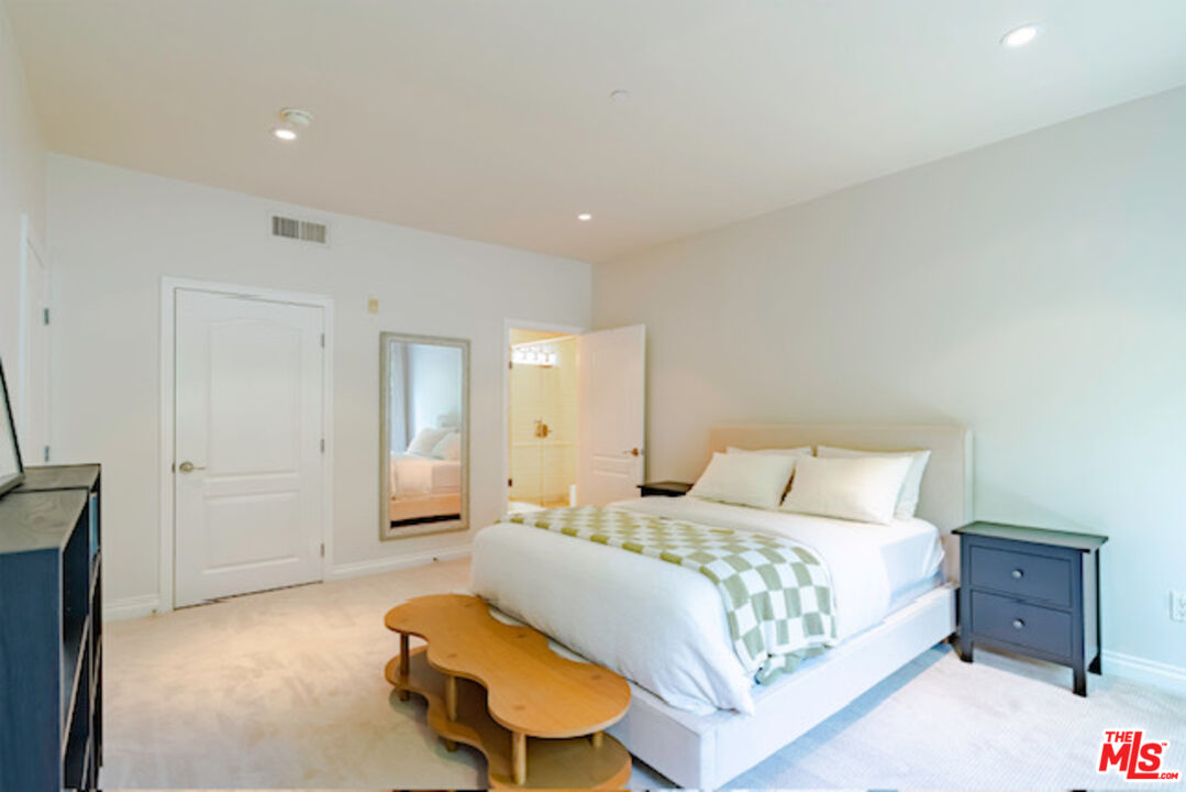 956 S Wilton Pl Unit: 305