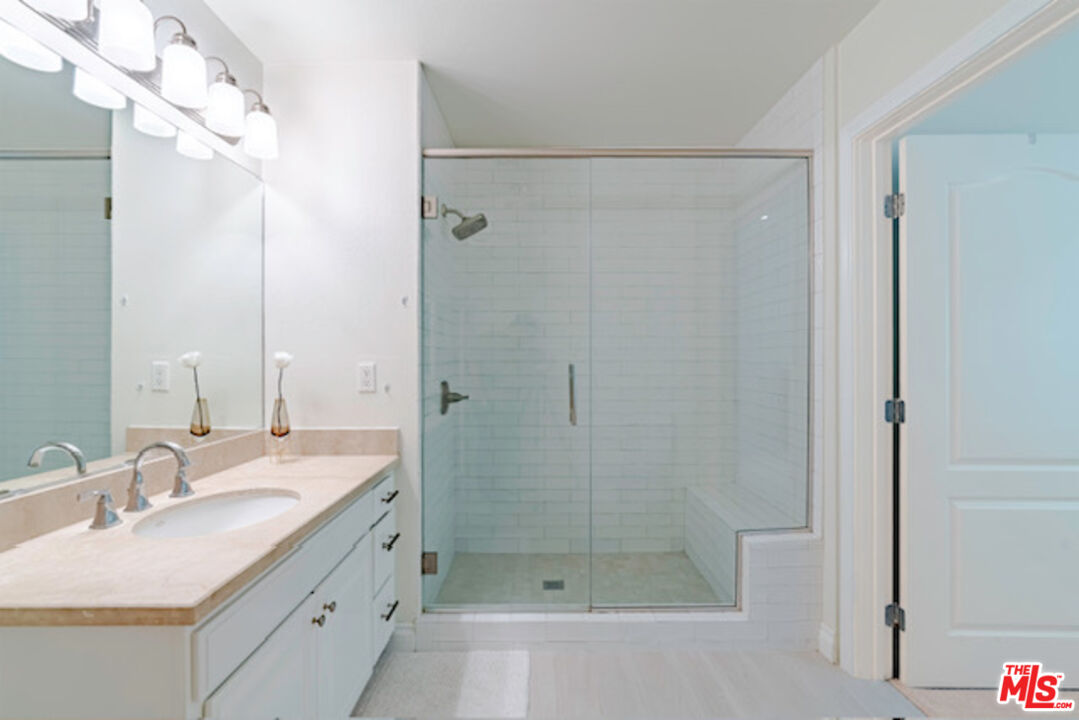 956 S Wilton Pl Unit: 305