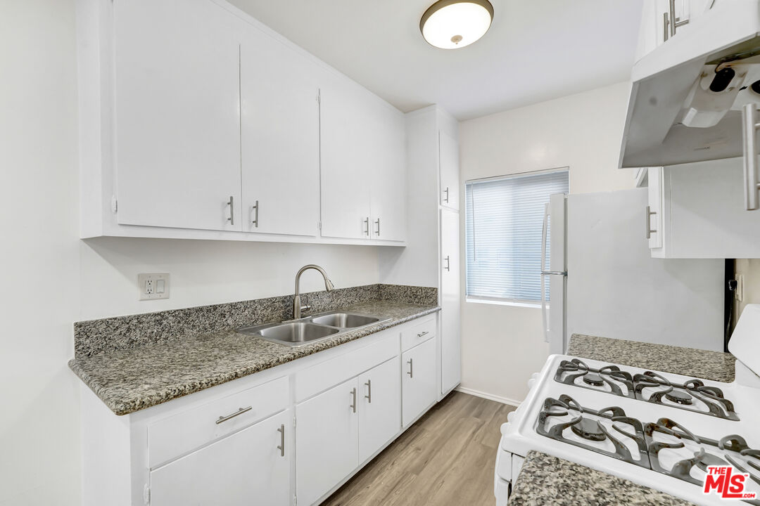 1426 S Cochran Ave Unit: 6