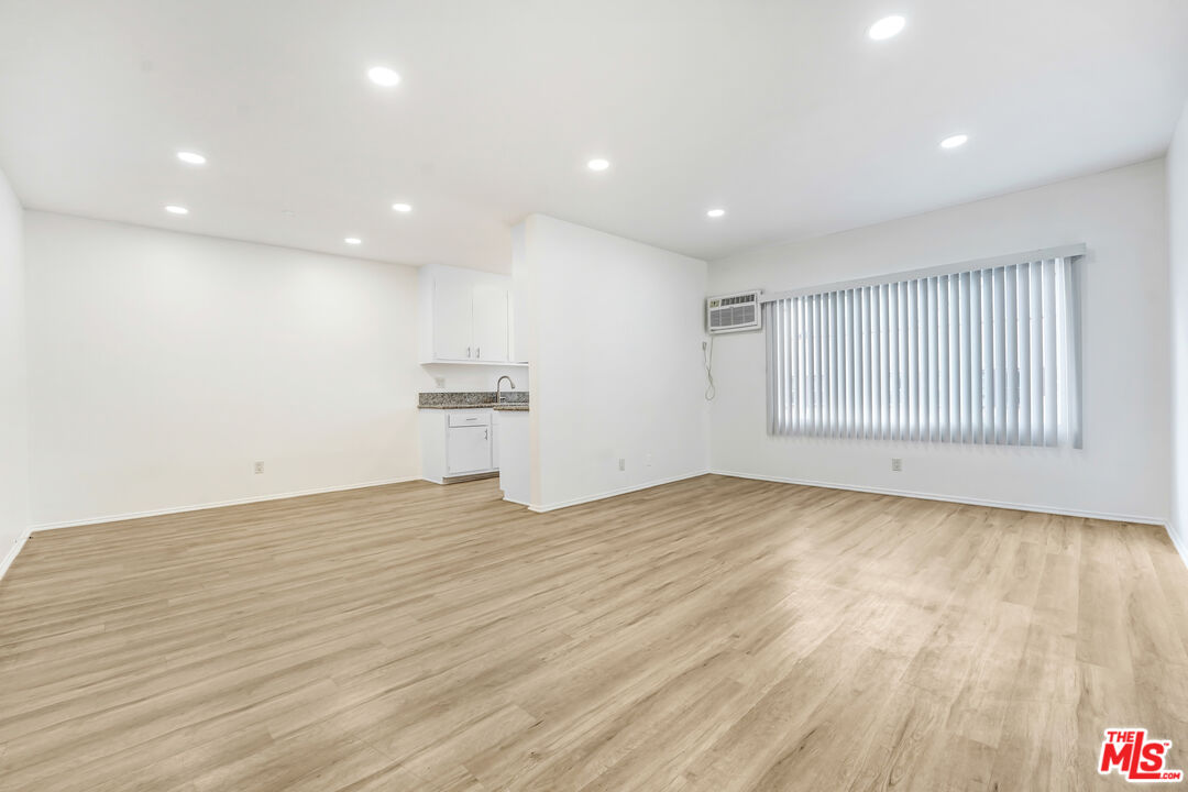 1426 S Cochran Ave Unit: 6