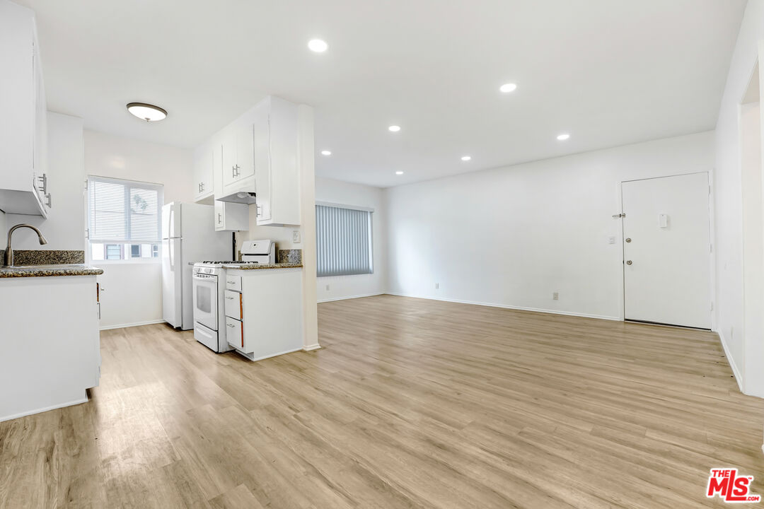 1426 S Cochran Ave Unit: 6