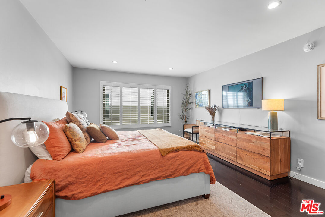 165 N Swall Dr Unit: 201