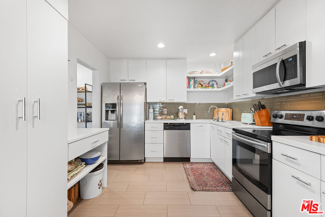 165 N Swall Dr Unit: 201