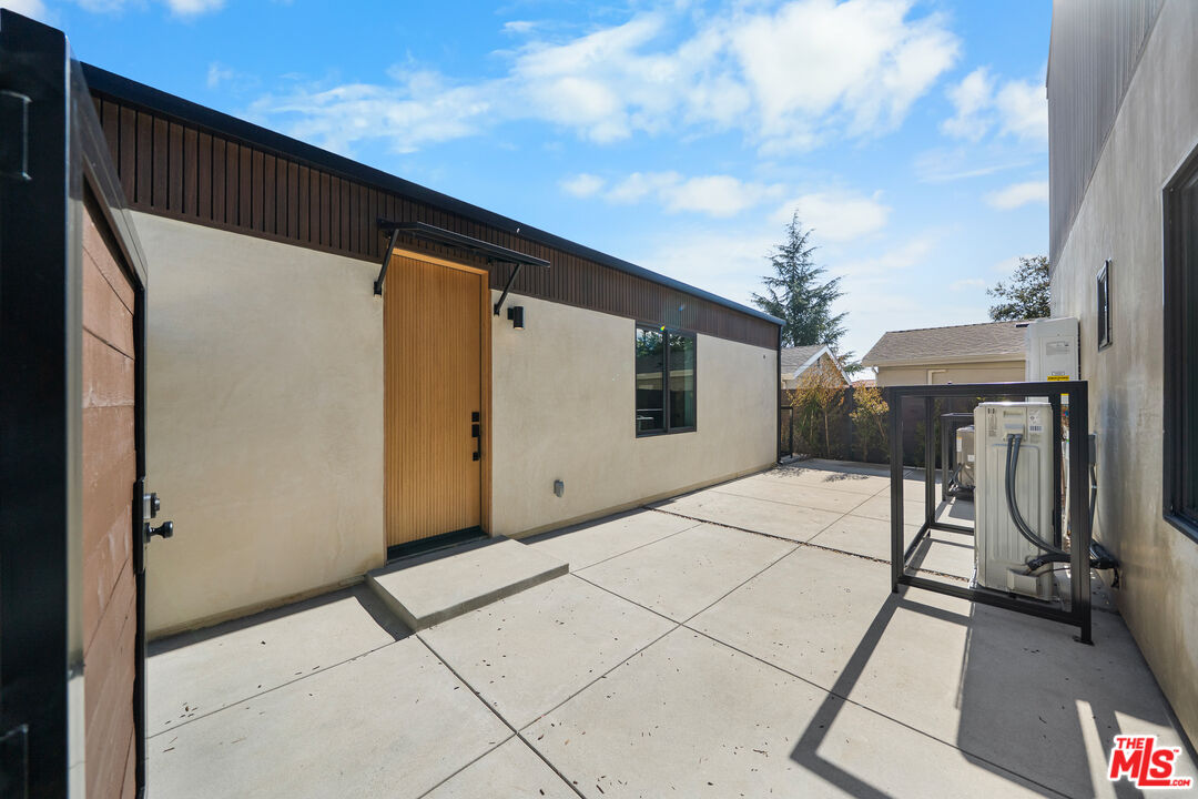 1688 N Sierra Bonita Ave