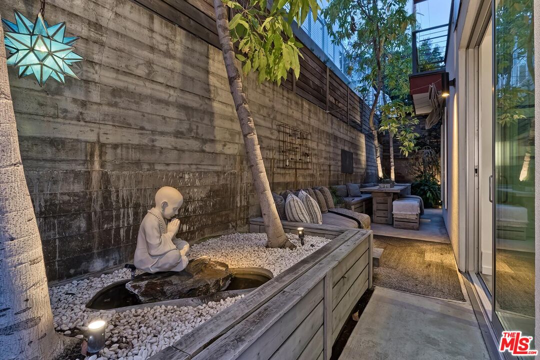 1137 Hacienda Pl Unit: 104