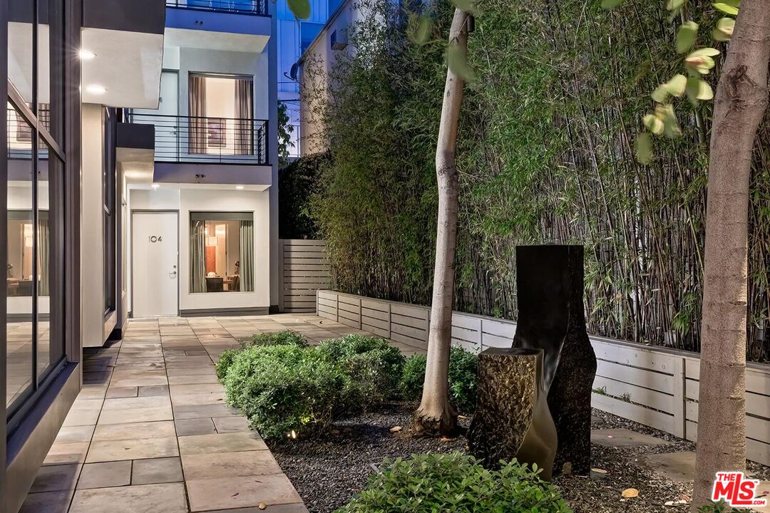 1137 Hacienda Pl Unit: 104