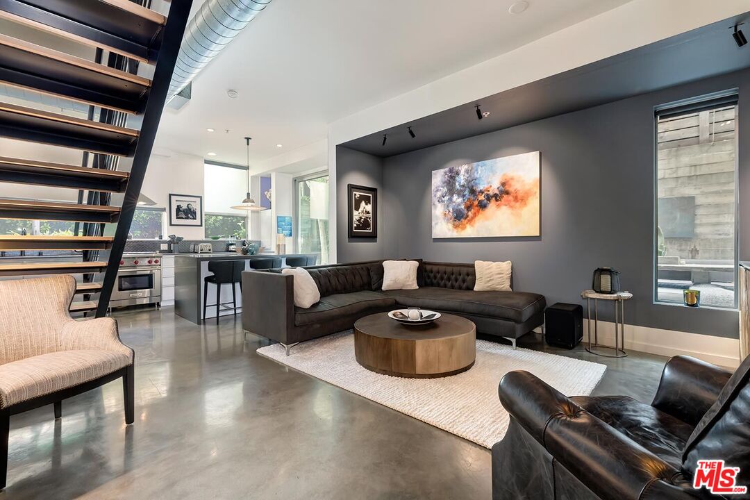 1137 Hacienda Pl Unit: 104