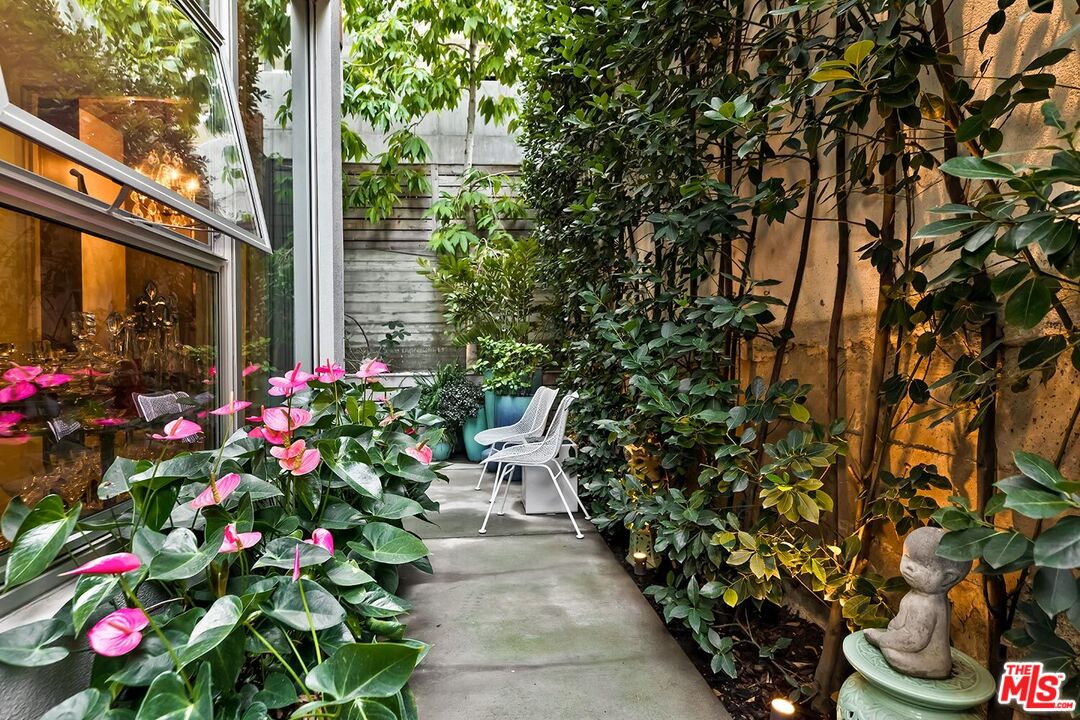 1137 Hacienda Pl Unit: 104