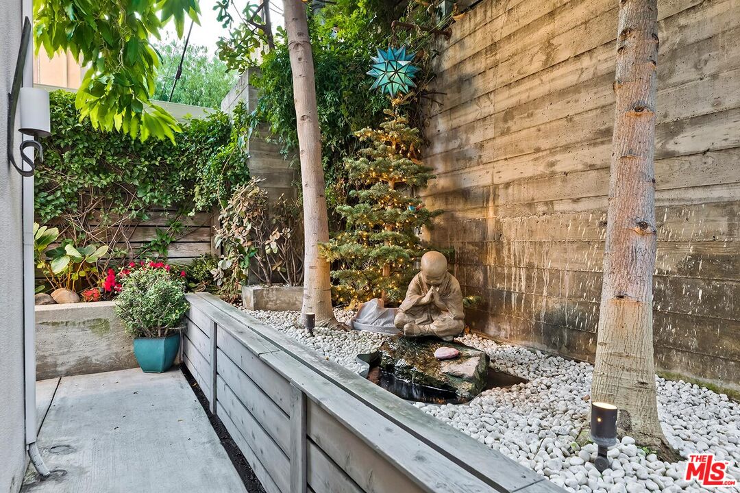 1137 Hacienda Pl Unit: 104