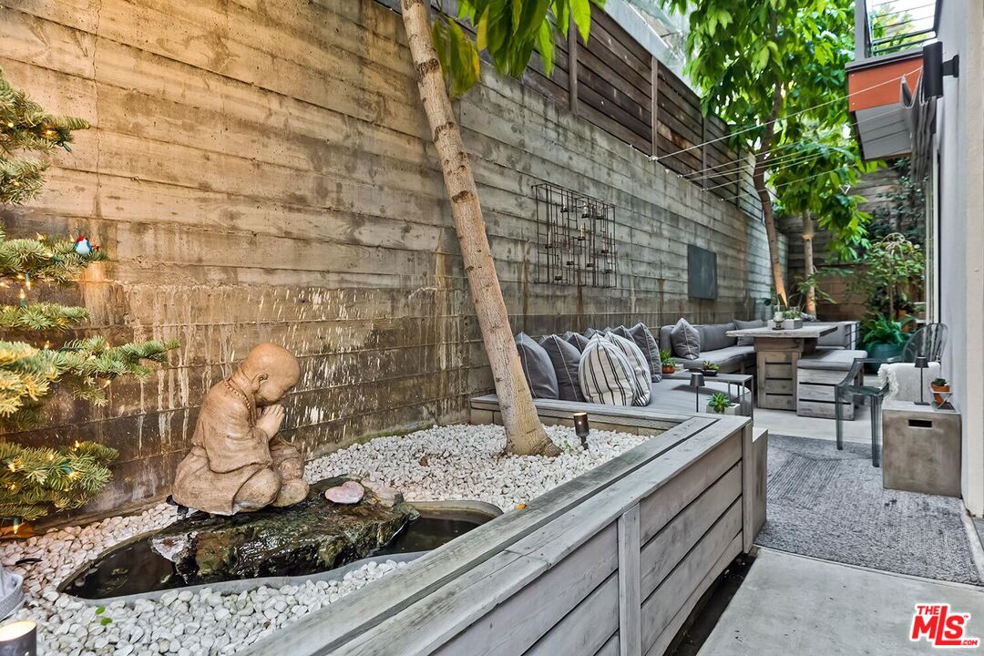 1137 Hacienda Pl Unit: 104