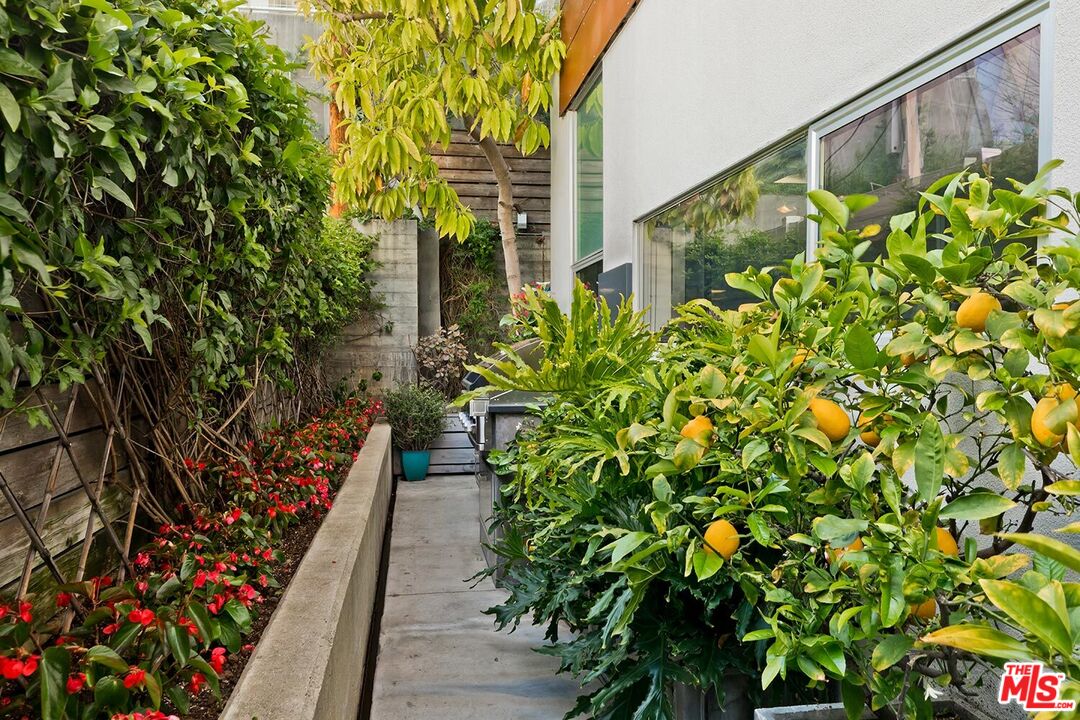 1137 Hacienda Pl Unit: 104