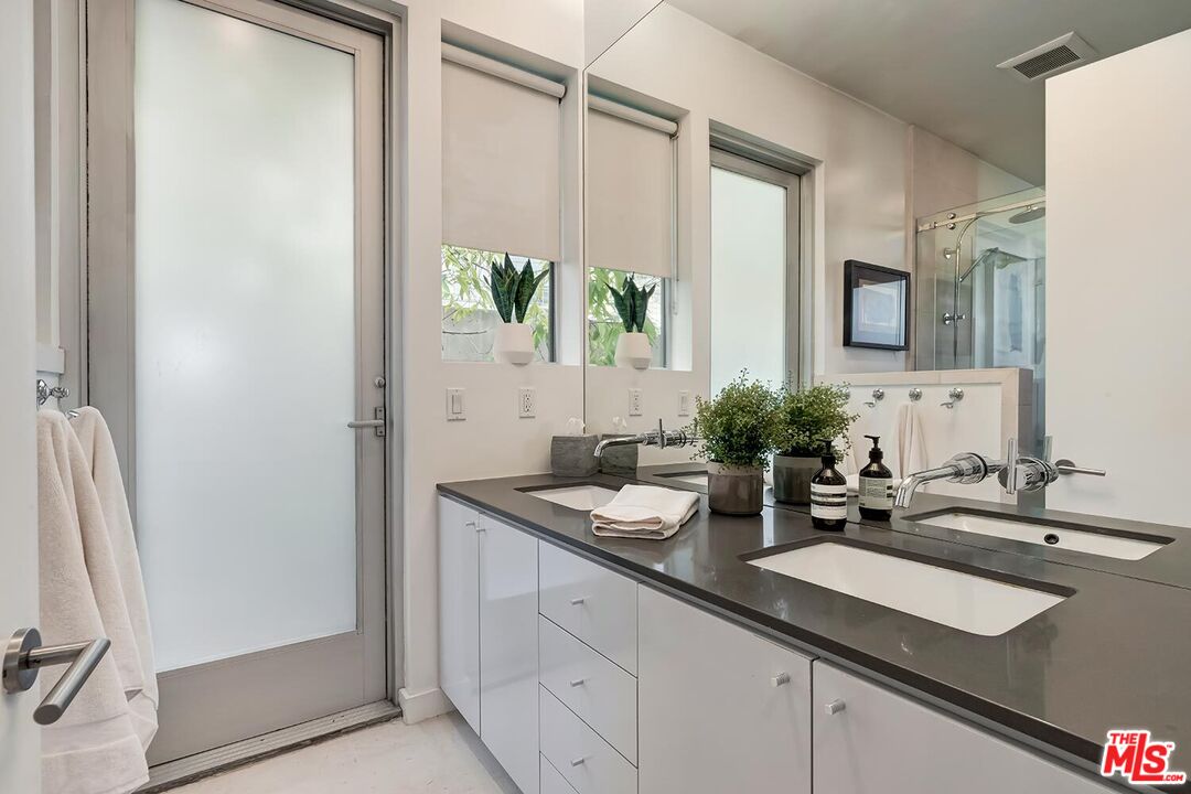 1137 Hacienda Pl Unit: 104