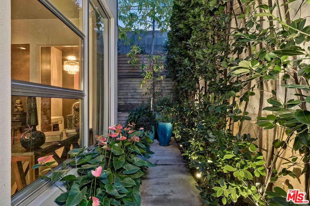 1137 Hacienda Pl Unit: 104