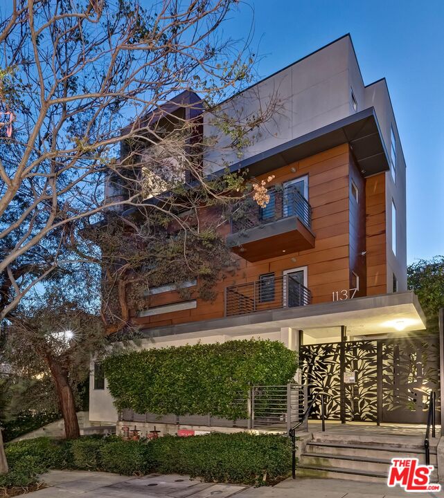 1137 Hacienda Pl Unit: 104