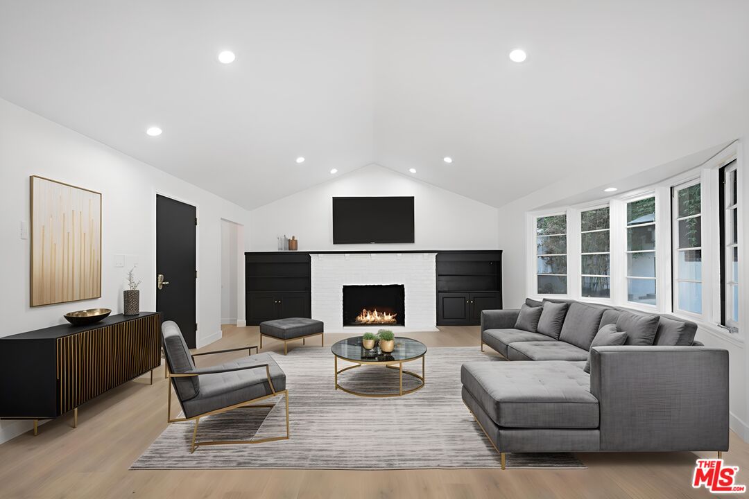 1805 Nichols Canyon Rd