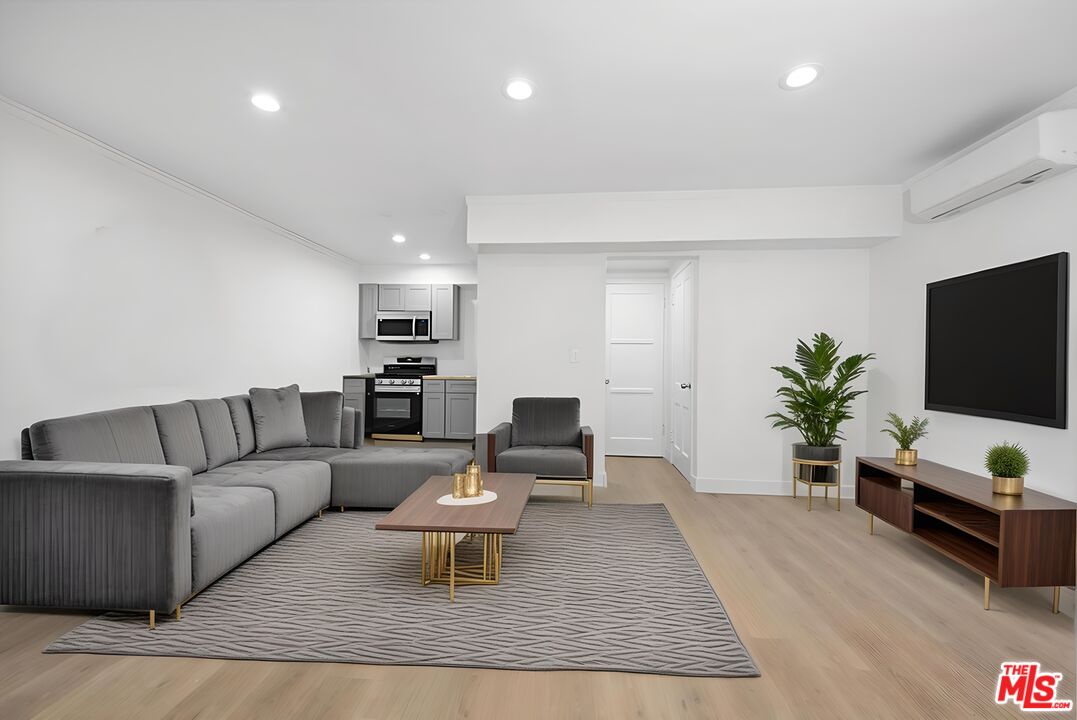 1805 Nichols Canyon Rd