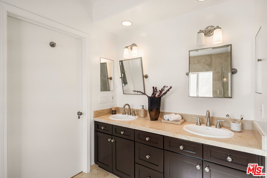 11916 Gorham Ave Unit: 302