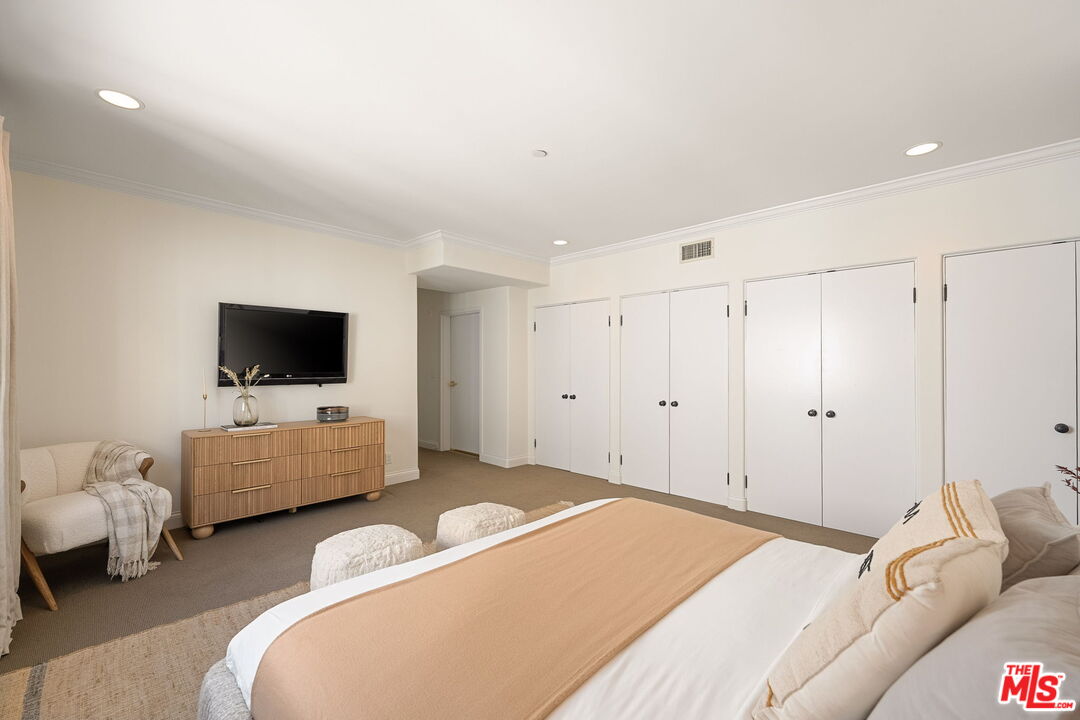 11916 Gorham Ave Unit: 302