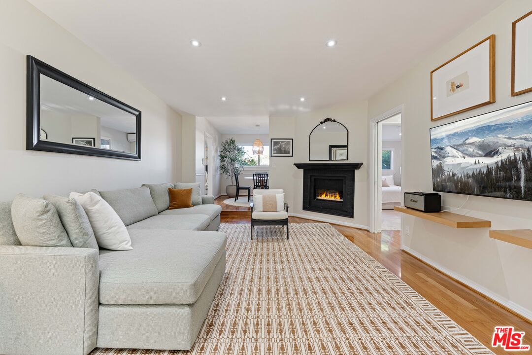 832 Euclid St Unit: 203