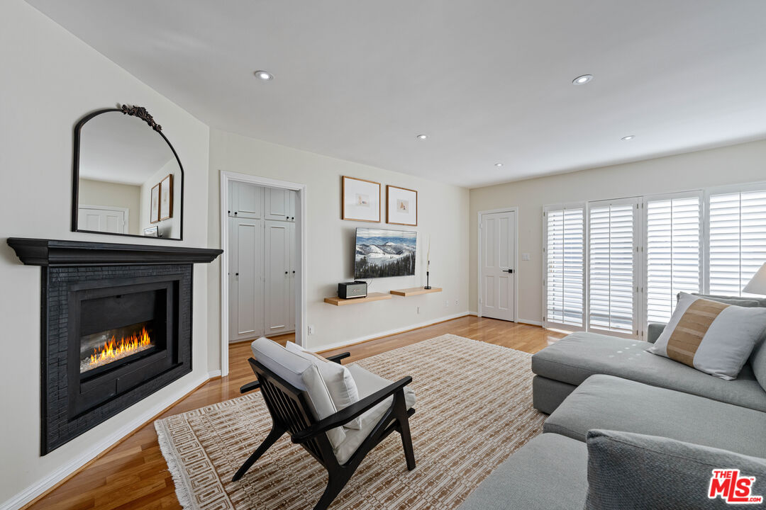 832 Euclid St Unit: 203