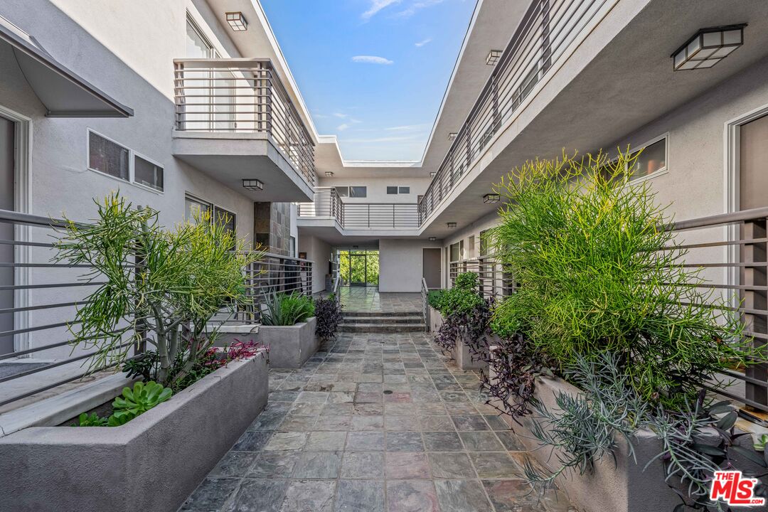 832 Euclid St Unit: 203