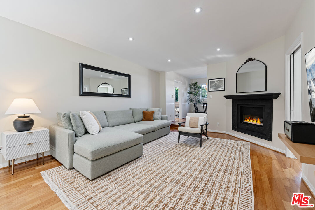 832 Euclid St Unit: 203