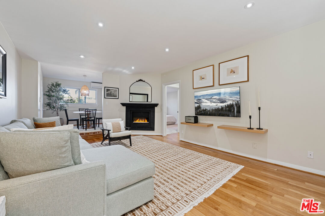 832 Euclid St Unit: 203