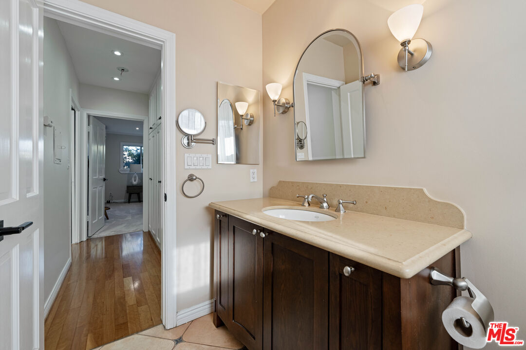 832 Euclid St Unit: 203